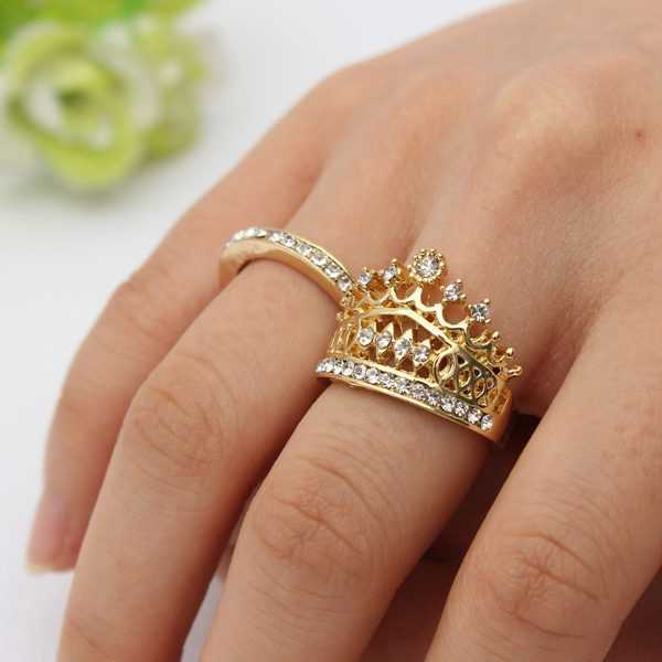 Золотое кольцо в виде короны позволит вам стать королевой жизненного бала Но как дополнить королевский образ Как правильно носить женские модели необычной формы