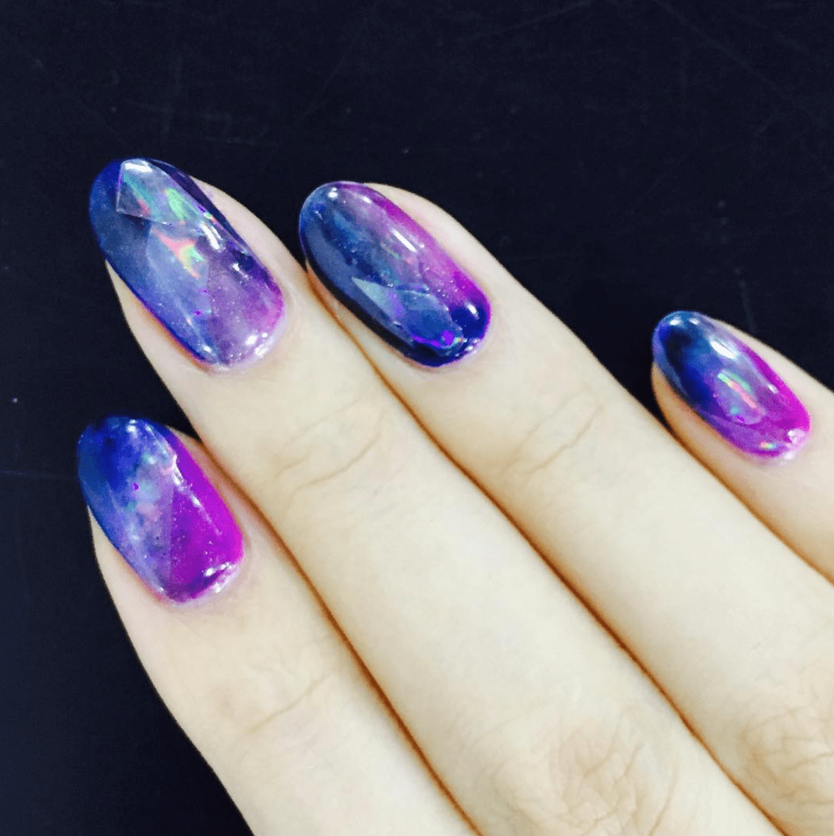 Завораживающий, манящий маникюр в стиле космос – создайте вселенную на ваших ногтях