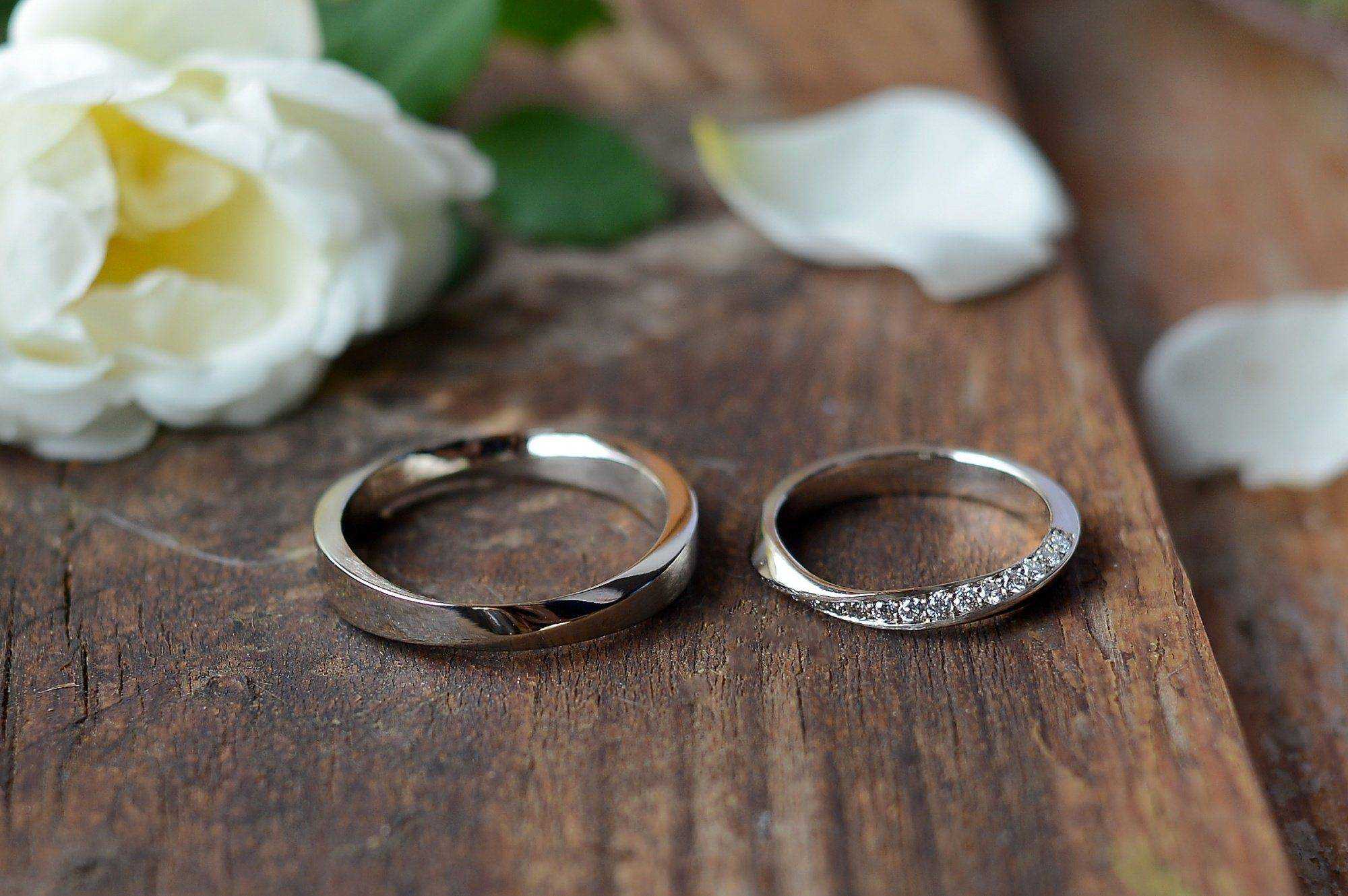 Можно ли менять обручальные кольца на новые: приметы, можно ли снимать и заменять при росписи в загсе или венчании, если потерялось или украли
