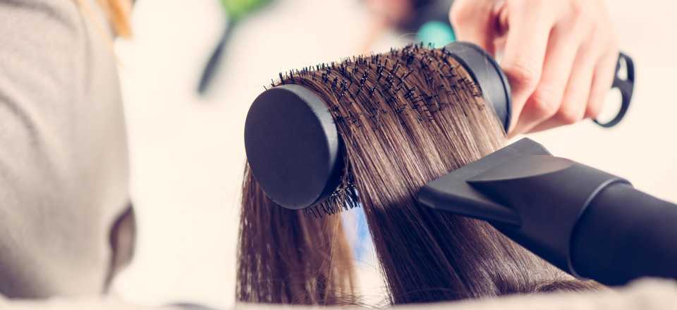 Как сделать укладку на длинные волосы с помощью фена и брашинга