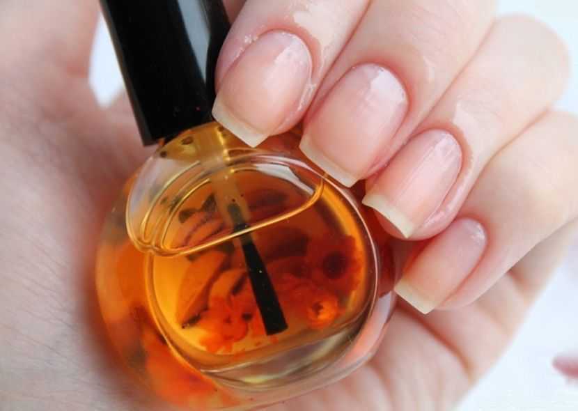 Как применение миндального масла помогает улучшить состояние кожи рук, ногтей и кутикулы?