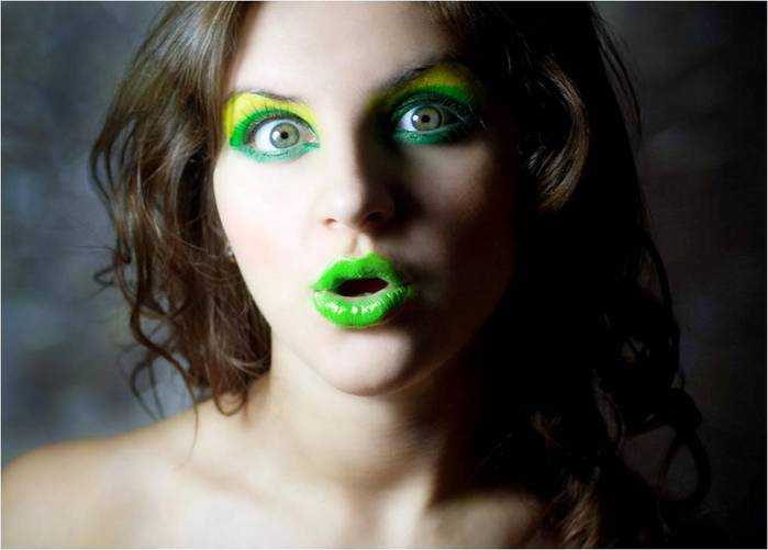 Какие цвета помады для губ подходят брюнеткам с карими и зелеными глазами: выбор оттенка