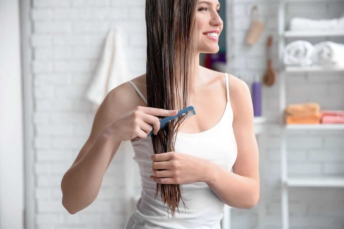 Можно ли мыть голову дегтярным мылом от перхоти, полезно ли, отзывы о том помогает ли средство против себореи, правильный способ применения для волос