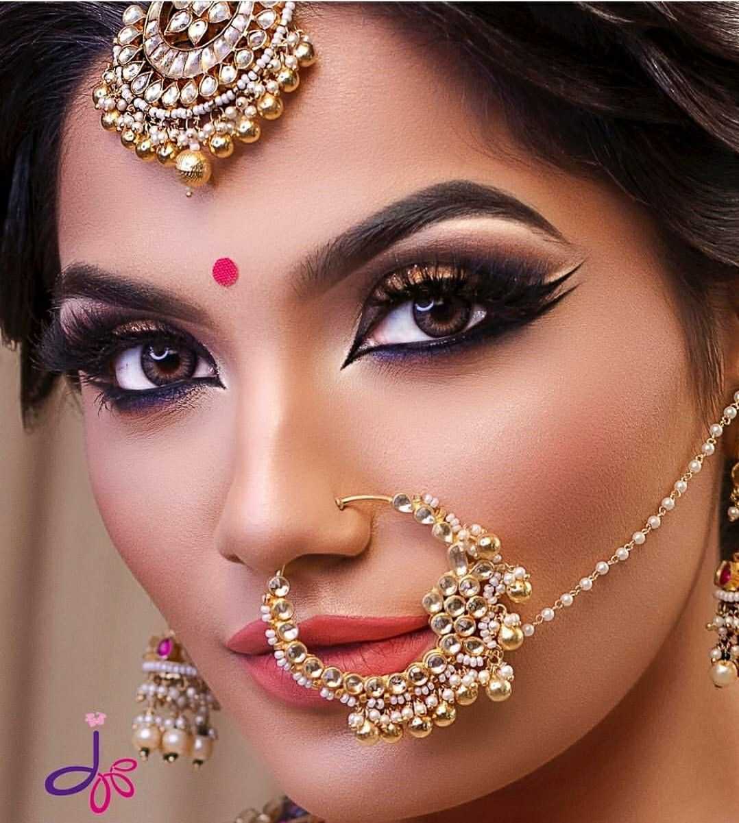 Индийский макияж для девушек подойдет и смуглолицым дувушкам, и светлокожим Где найти пошаговое нанесение или как сделать make-up в стиле индианки Как подобрать цвета, чтобы макияж выглядел привлекательно и подходил к цветотипу