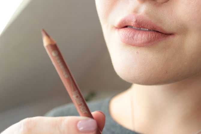 Как стилисты подбирают карандаш для губ