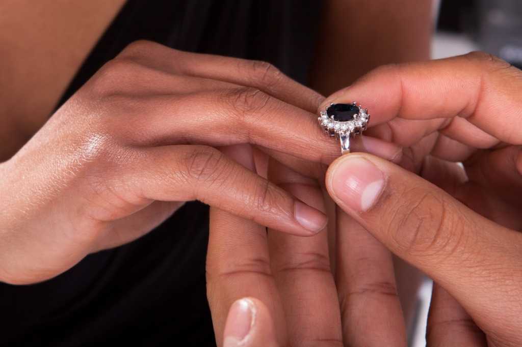 Какое кольцо дарят на предложение руки и сердца девушке, фото