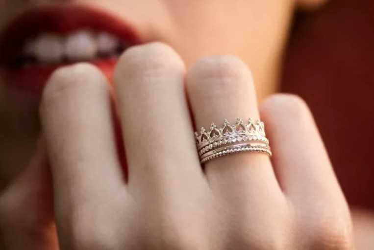 Обручальные кольца в виде короны - история, как выбрать, как правильно носить
