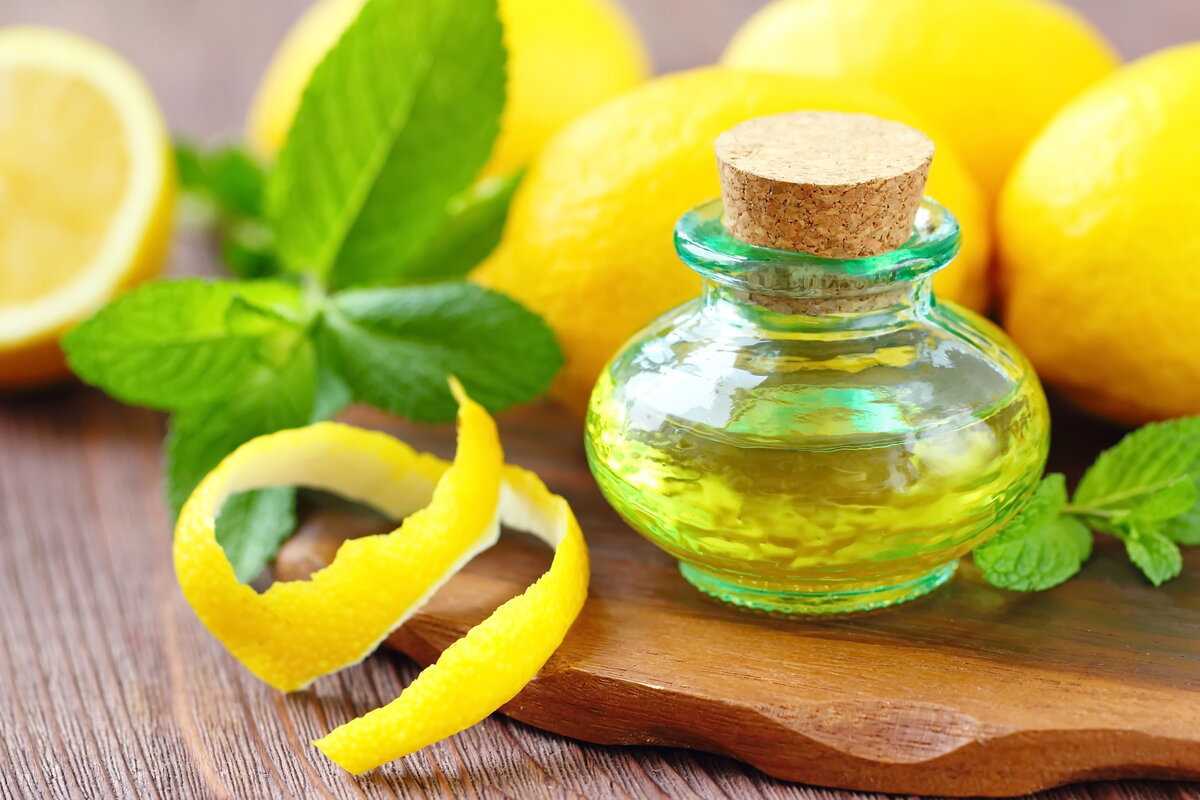 Эфирное масло лимона для волос позволяет осветлить и укрепить волосы Какие у девушек отзывы о применении лимонного масла для осветления Какие маски можно создавать с такой добавкой