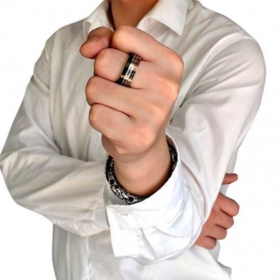 Каково значение колец на разных пальцах у мужчин На каком пальце лучше носить массивный перстень с камнем, что означает кольцо на большом пальце и почему оно так привлекает женское внимание