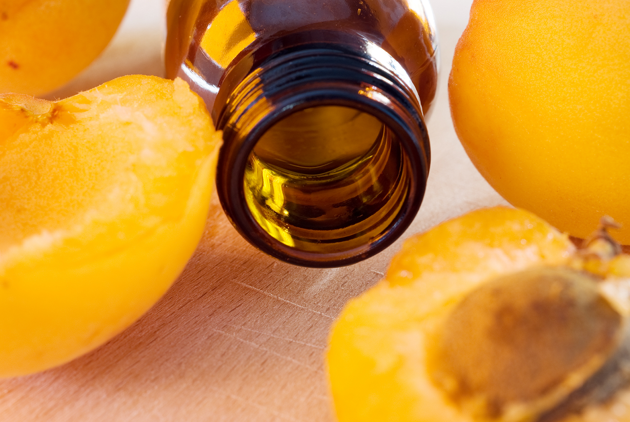 Персиковое масло для лица: польза, применение, отзывы