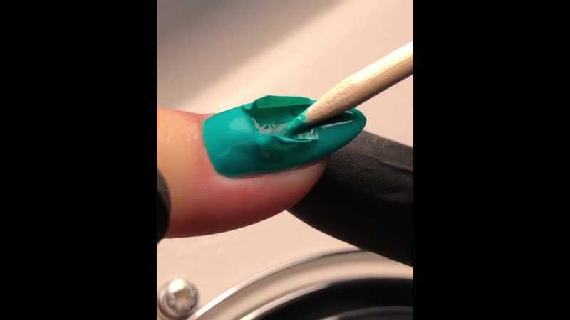 Почему пузырится лак на ногтях и как этого избежать