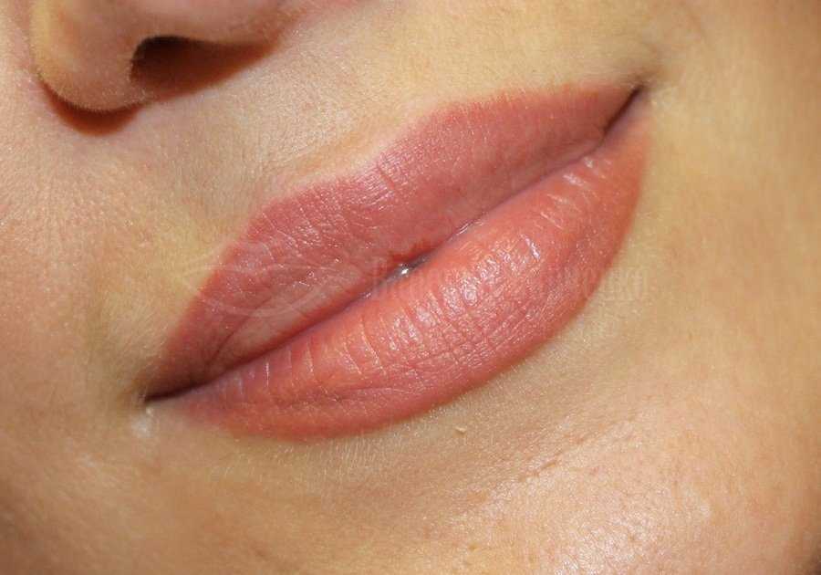 Естественный татуаж губ