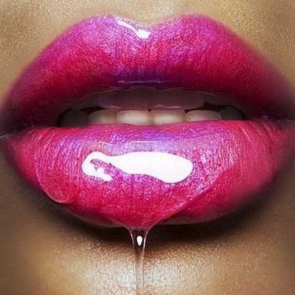 Прозрачные блески для губ: плюсы и минусы, противопоказания к использованию, лучшие топ-10 средств и особенности нанесения